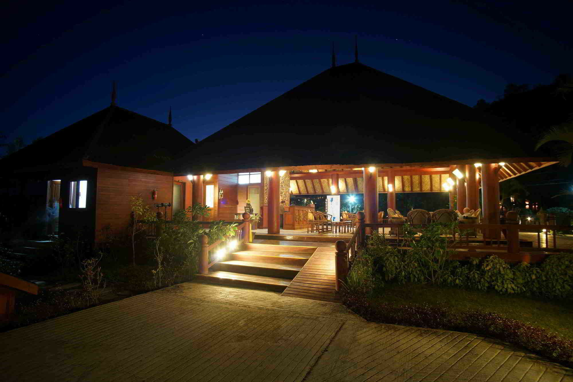 Pristine Lotus Resort Nyaung Shwe Exterior photo